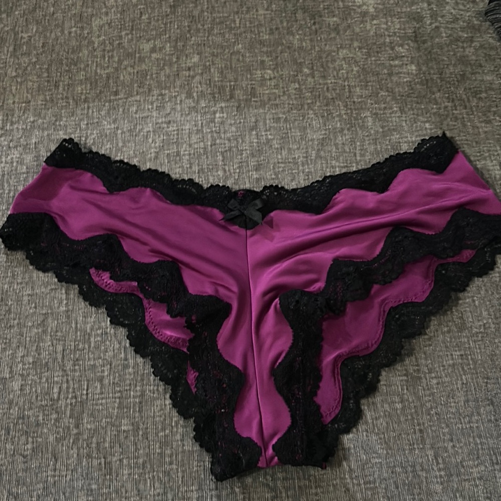 Victoria’s Secret Cheeky size medium